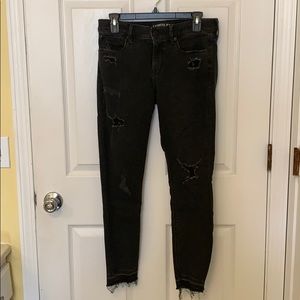 BLACK DISTRESSED JEGGINGS